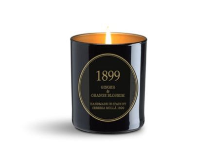 Ginger & Orange Blossom Gold Edition 8oz Candle by Cereria Mollá.  The Fragrance: Fruity. Sparkling and cheerful. Citrus notes are mixed with the sensuality of a bouquet of white flowers and the elegance of noble woods. Up to 55 hours of burn time.
